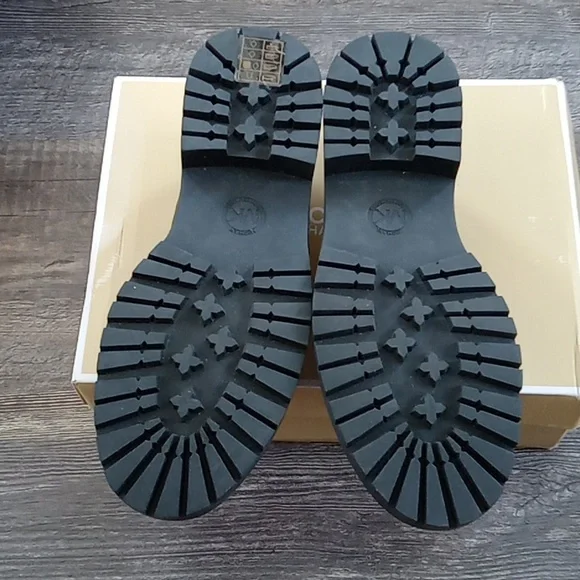 Michael Kors Women's Shoes-NEW - Picture 3 of 3